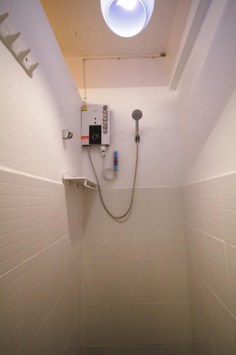 Bathroom 5, Mint Hostel, Phra Nakhon