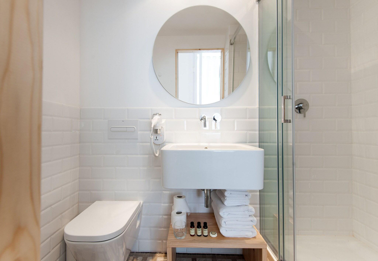 Bathroom 5, La Casa de Antonio Boutique Rooms, Barcelona