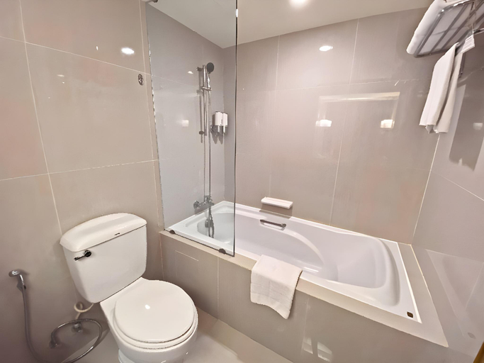 Bathroom 10