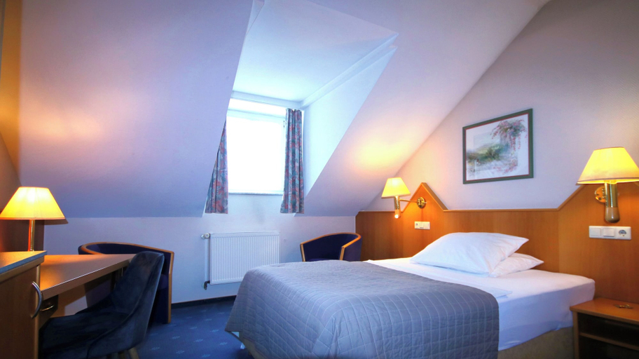 Bedroom 4, Komfort Hotel am Kurpark, Hochtaunuskreis