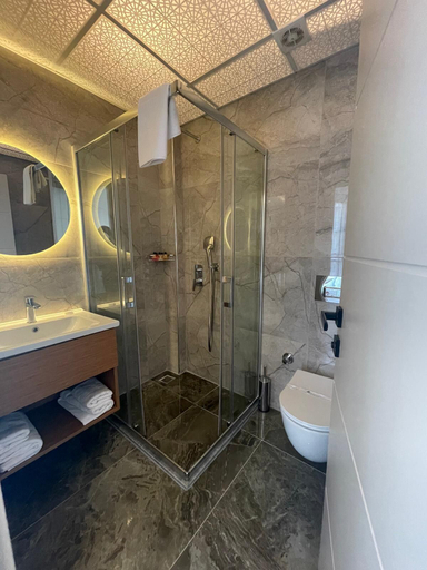 Bathroom 5, Cetin City Hotel, Bandırma