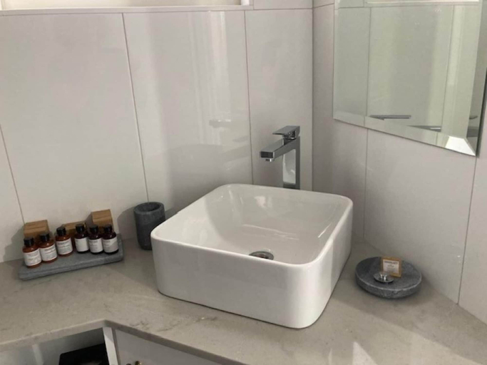 Bathroom 3, Fountain View Motel, Dubbo - Pt A