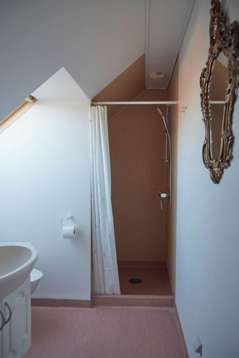 Bathroom 3, Hotel Kysten, Bornholm
