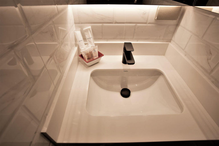Bathroom 15