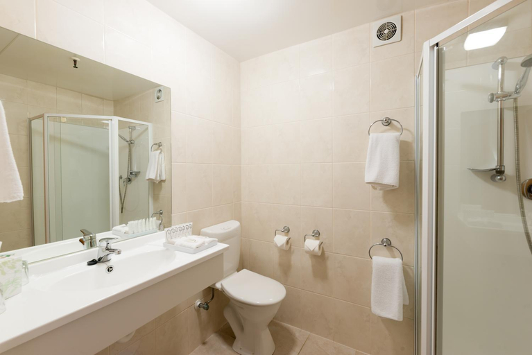 Bathroom 3, Distinction Whangarei Hotel & Conference Centre, Whangarei