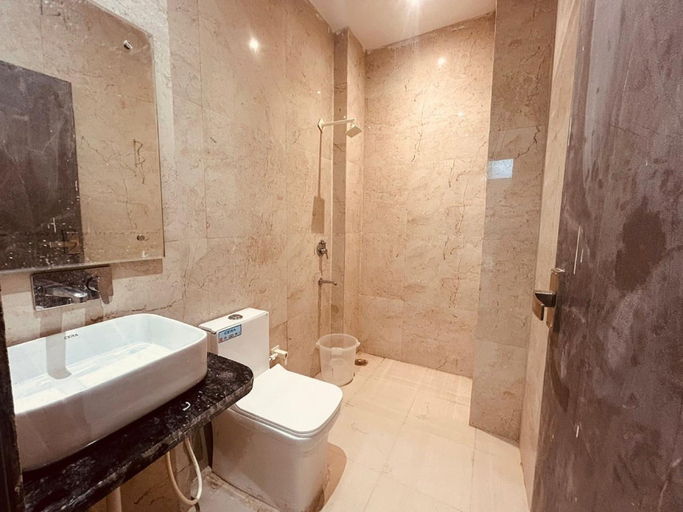 Bathroom 2, Hotel Shree Guru, Delhi