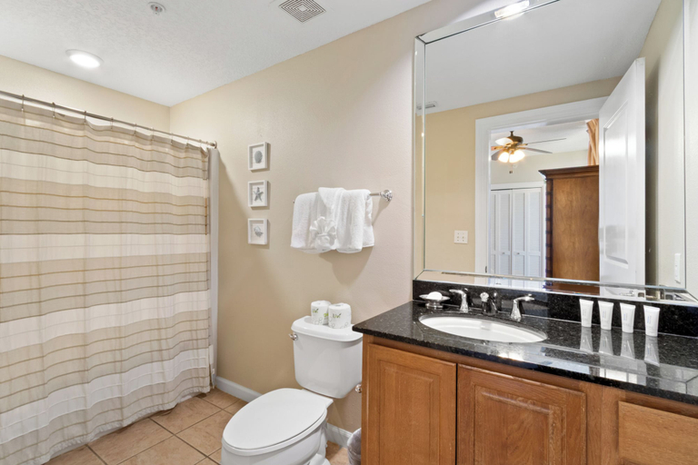 Bathroom 4, The Colonnades 1901, Baldwin