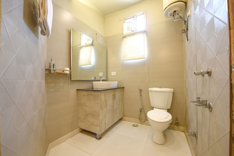 Bathroom 4, Fabhotel Vintage Inn, Delhi