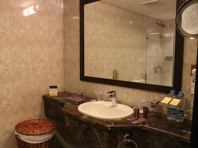 Bathroom 4, Dallah Taibah Hotel, Al Madinah Al Munawwarah