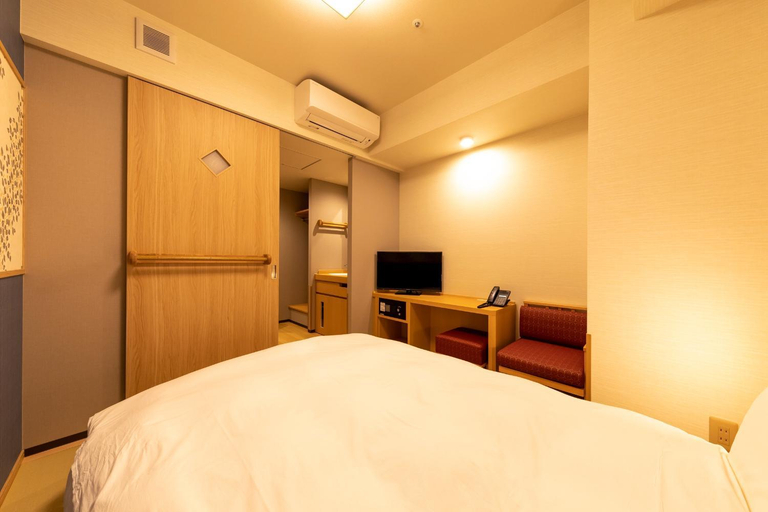 Bedroom 12