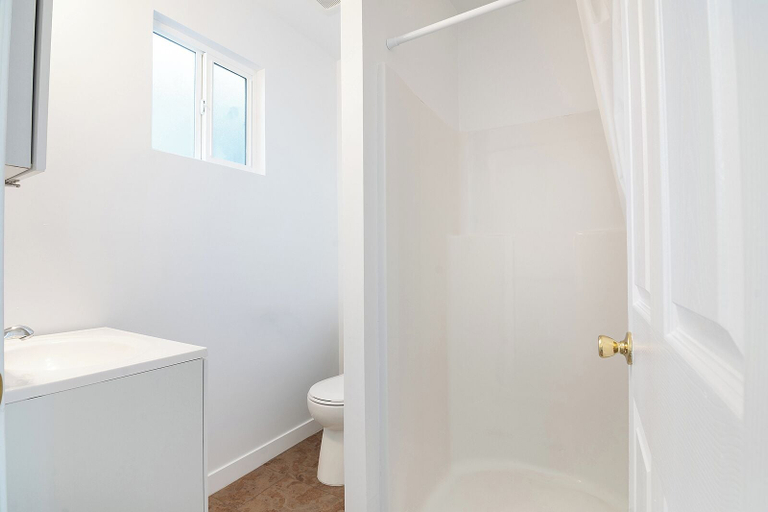 Bathroom, LA Royal Viking Apartments, Los Angeles