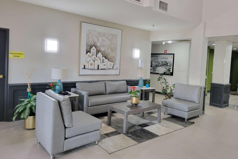 Public Area 3, Super 8 by Wyndham Aurora/Naperville Area, Dupage
