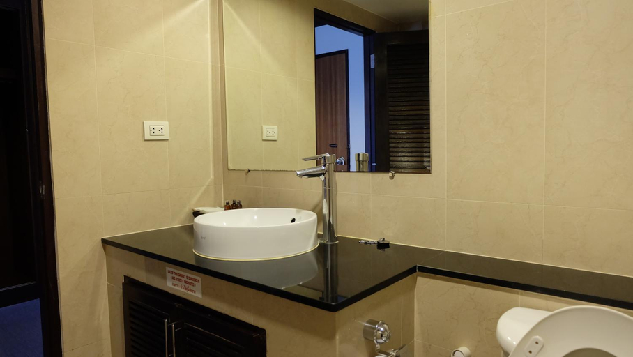 Bathroom 10