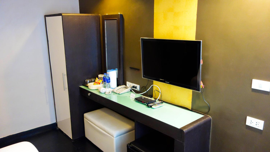 Others 5, V30 Sukhumvit, Khlong Toey