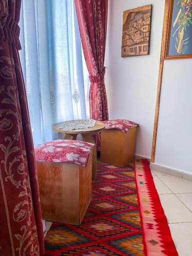 Bedroom 2, Oda's Room, Sarandës