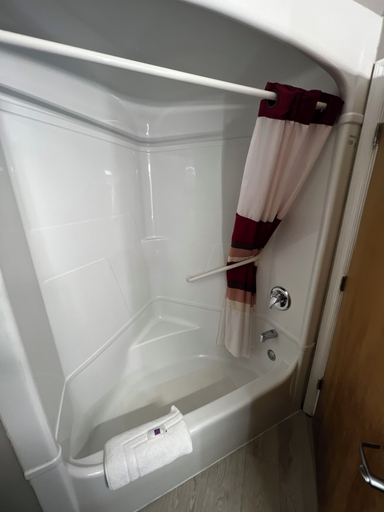 Bathroom 4, Baymont by Wyndham Athens, TN, McMinn