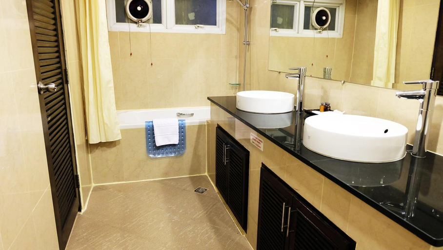 Bathroom 14