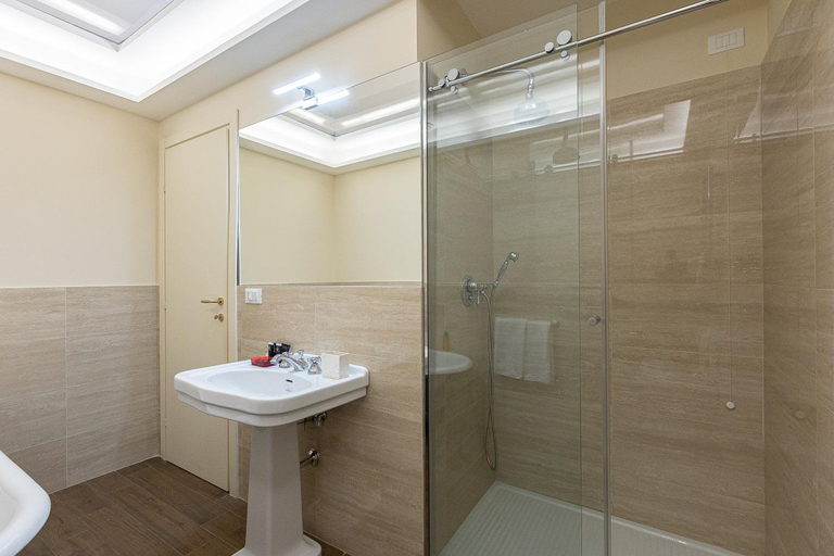 Bathroom 3, SPA Apartment Via Barberini, Rome