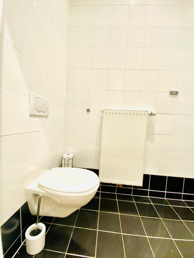 Bathroom 3, Comfy and Scenic 4BR Stay in Ottakring, Wien