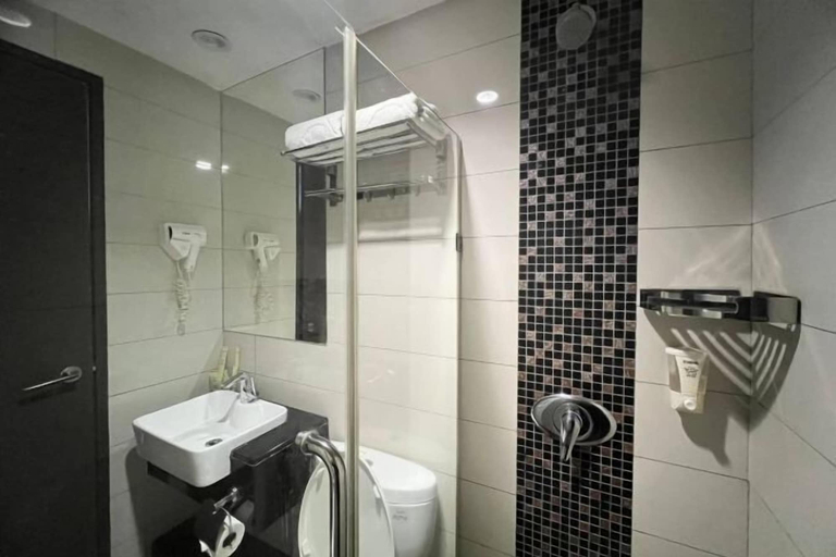 Bathroom 22