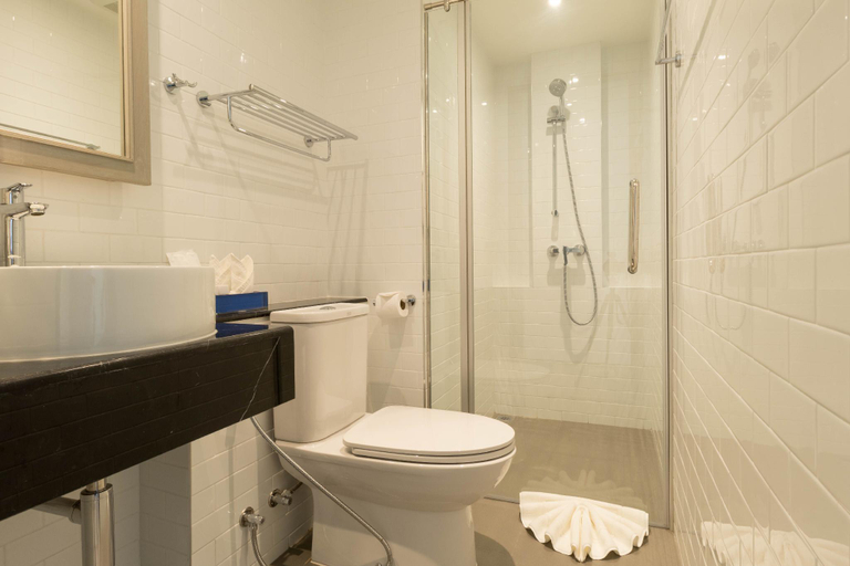Bathroom 10