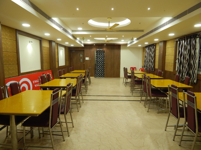 Food & Drinks, Hotel Aadhi, Nagappattinam
