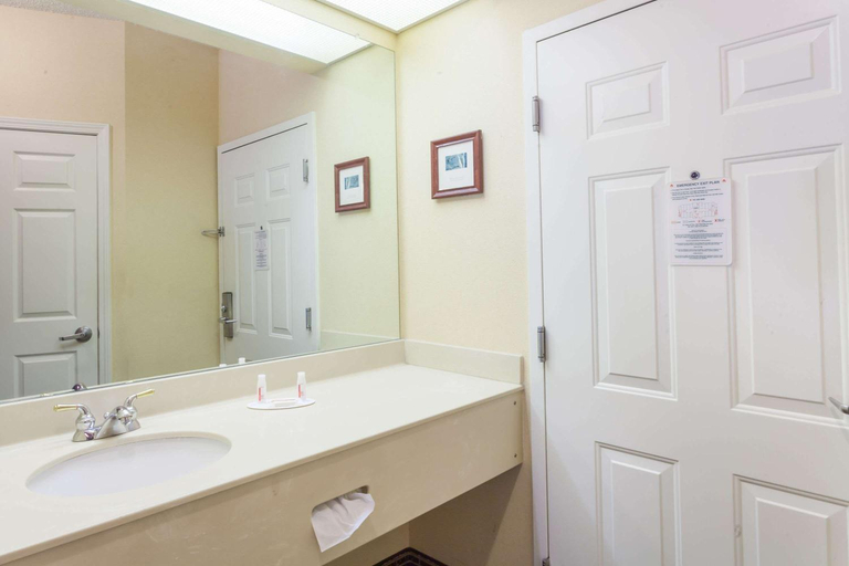 Bathroom 4, Baymont by Wyndham Columbia Maury, Maury