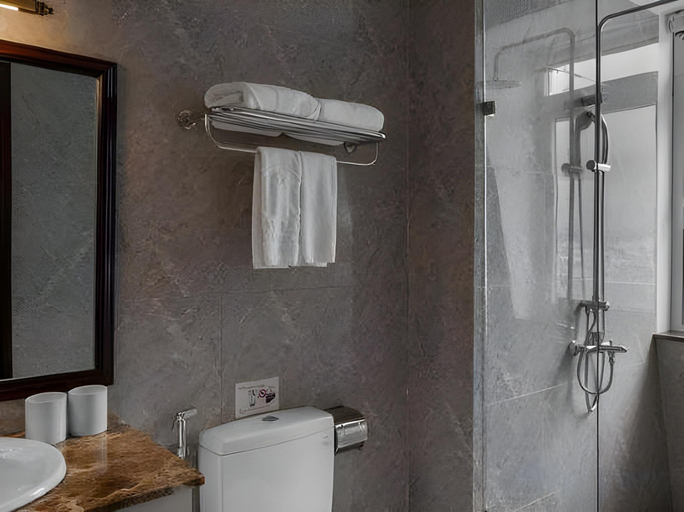 Bathroom 4, New Life Hotel Dalat, Đà Lạt