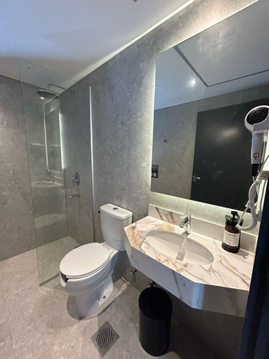 Bathroom 5, Divina Tower, Asunción