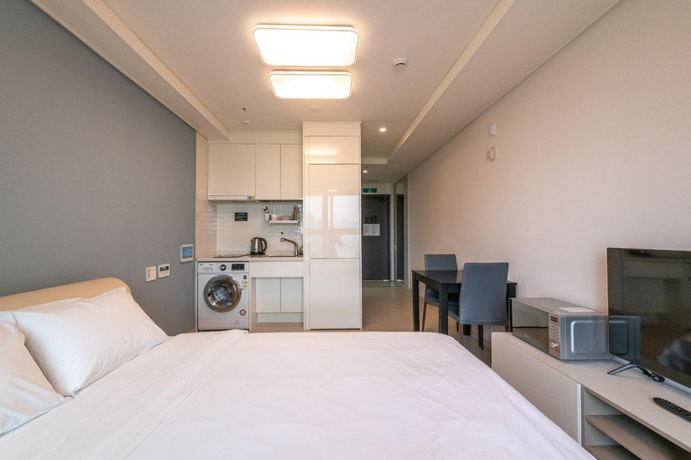 Bedroom 3, The November Stay In Landmark, Yeonsu