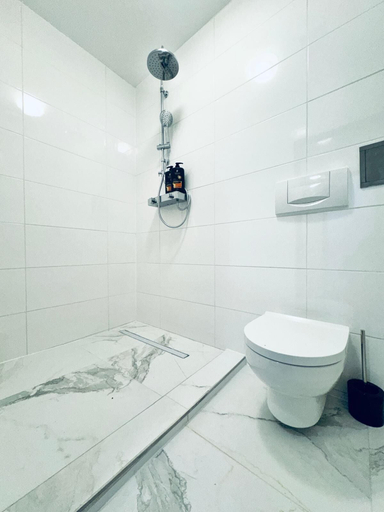 Bathroom 3, Spacious 7BR Apartment Prime Location, Wien