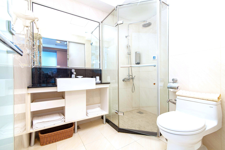 Bathroom 5, Lishiuan Hotel, Hualien