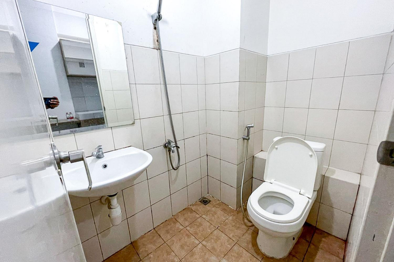 Bathroom, Apartemen Riverview Cikarang by Star Rooms, Cikarang