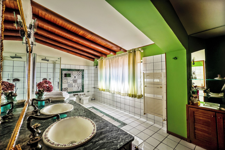 Bathroom 5, Villa Bency, Messina