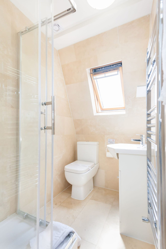 Bathroom 3, Euston Modern Apartments, London