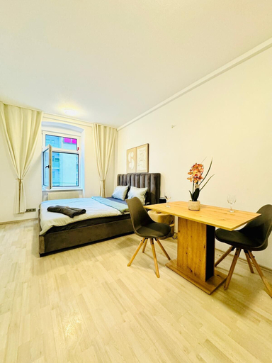 Others 4, Spacious 7BR Apartment Prime Location, Wien