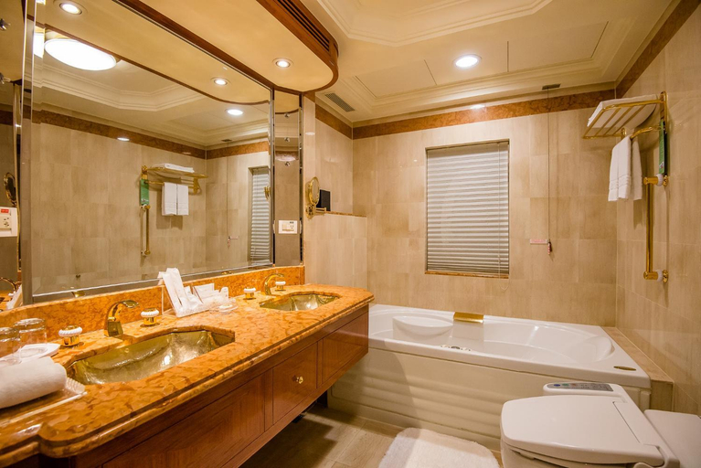 Bathroom 3, Evergreen Laurel Hotel, Taipei City