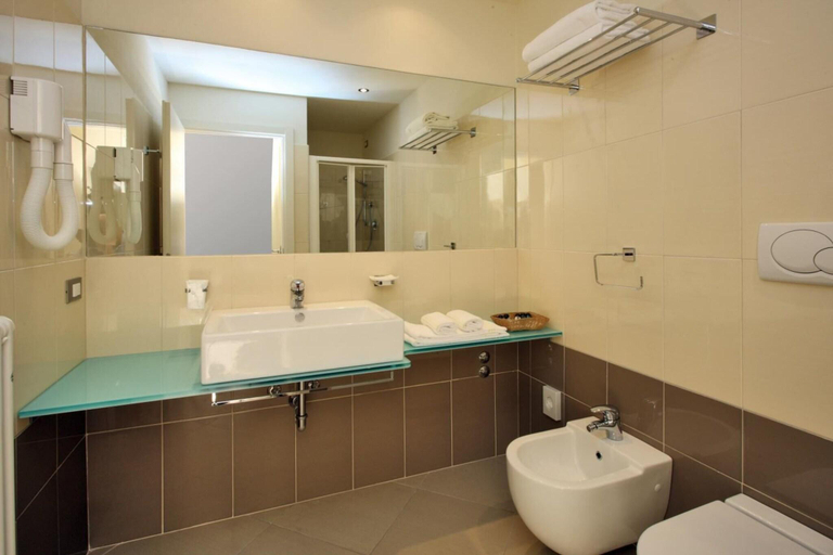 Bathroom 5, Noha Suite Hotel, Rimini