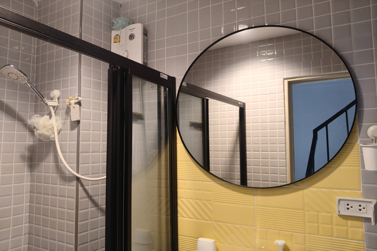 Bathroom 3, El Biografo, Bang Rak
