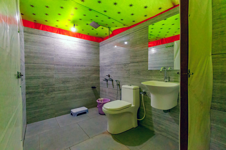 Bathroom 2, Amber ReSort, Junagadh