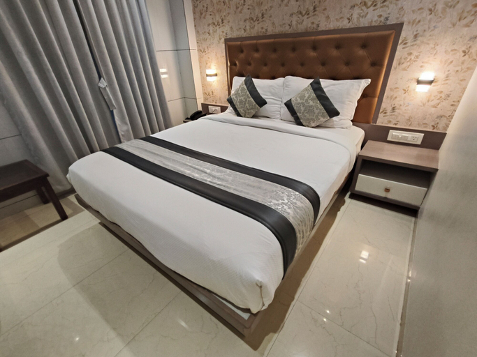 Bedroom 2, hotel pearl residency, Thane