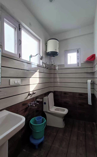 Bathroom 4, Karnataka House, Rudraprayag