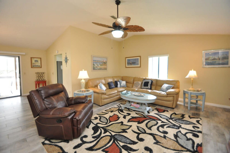Room 4, Salty Breeze Canal Front Pool Home W Boat Dock, Flagler