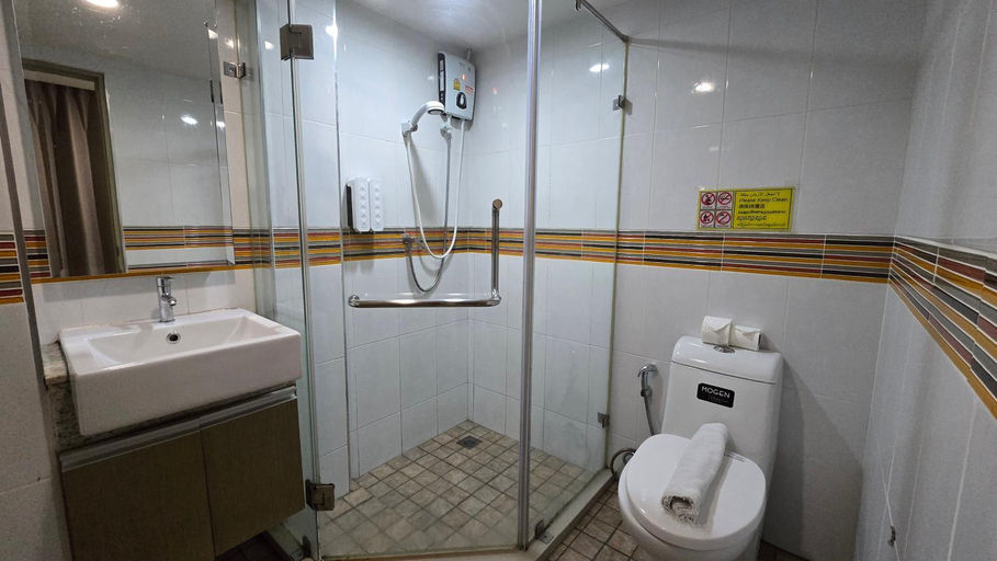 Bathroom 16