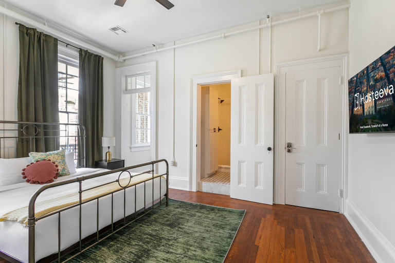 Bedroom 1, Jazz Haven Spacious 3BR Condo, Orleans