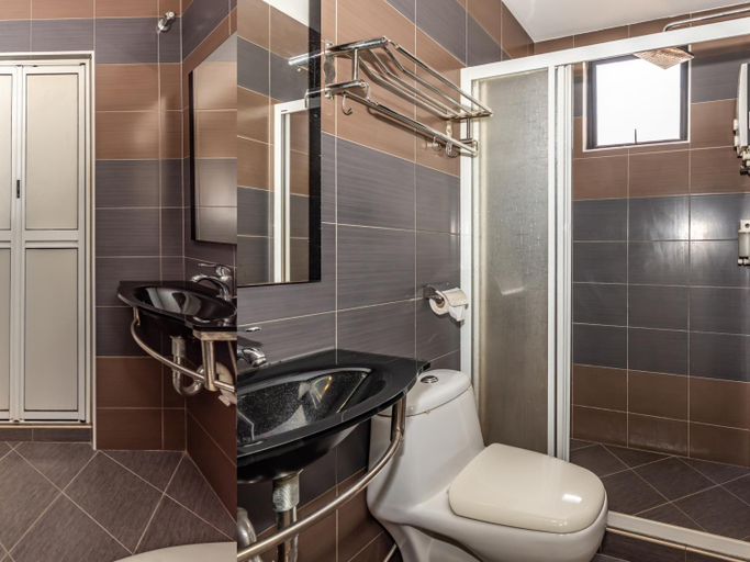 Bathroom 4, Sunshine Inn Melaka, Malacca City