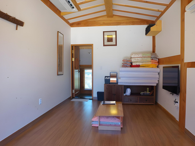Bedroom 2, Gyeongju Hwangnamkwan Hanok Hotel, Gyeongju
