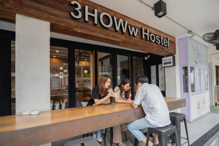 Food & Drinks 5, 3 Howw Hostel at Sukhumvit 21, Wattana
