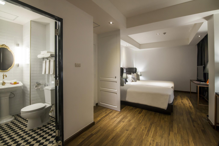 Bathroom 7