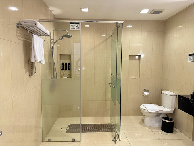 Bathroom 7